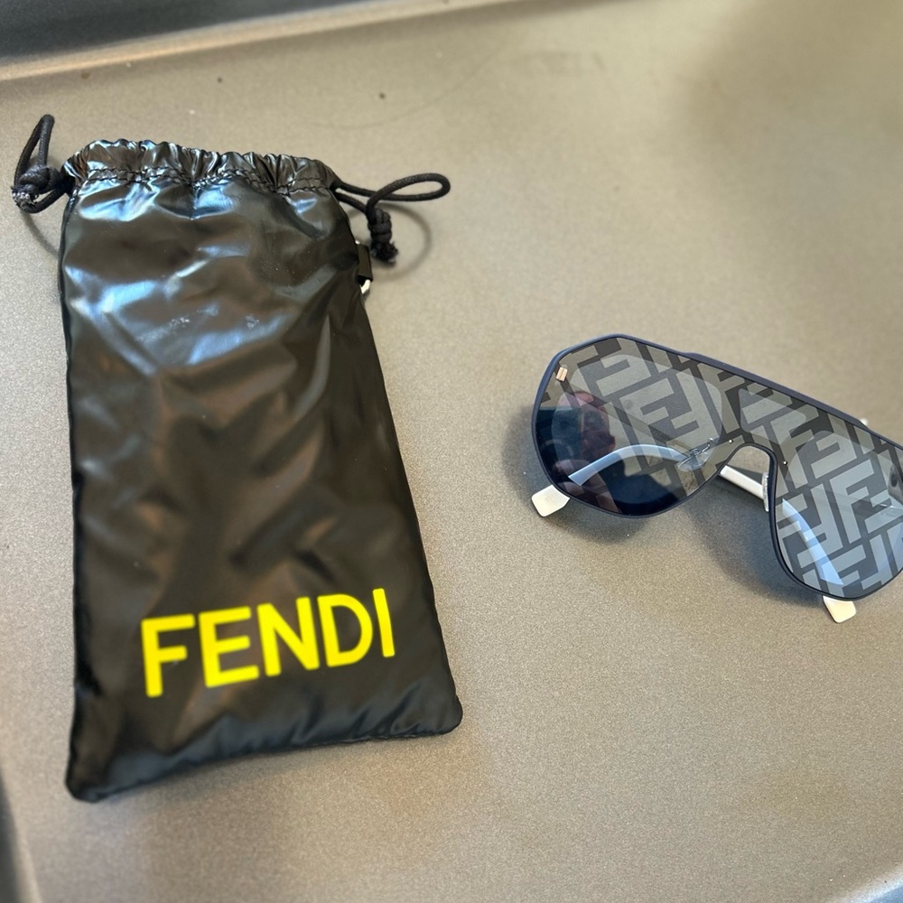 Never worn FENDI REAL sunglasses with bag